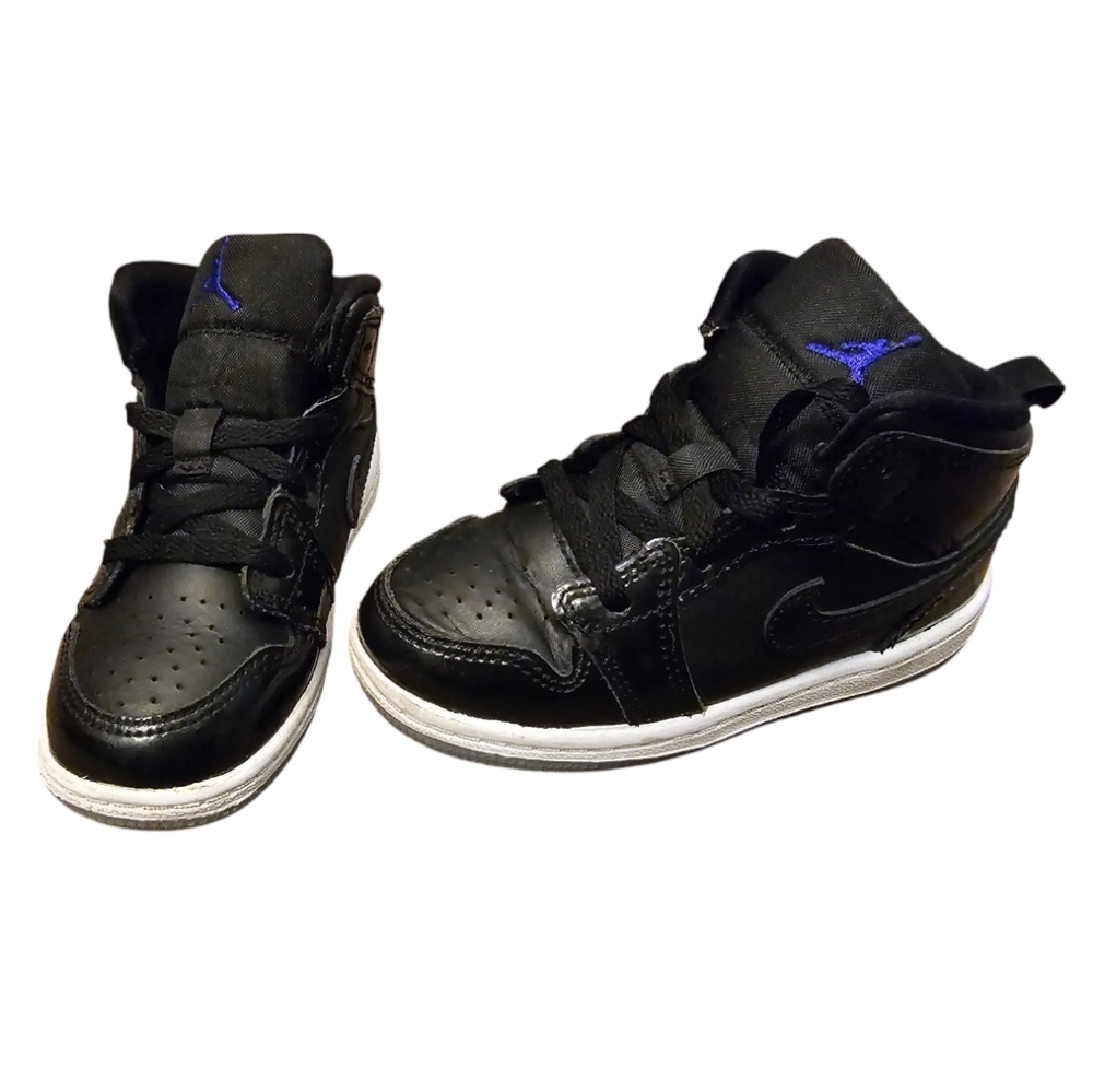 Nike Kids Black and Blue Sneakers